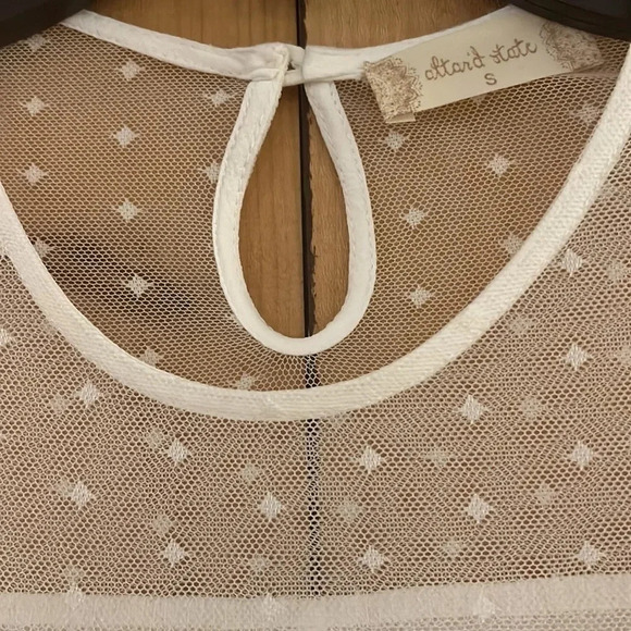 Altar D’ State lovely sheer shoulder, lace and floral top Size S - Picture 2 of 3